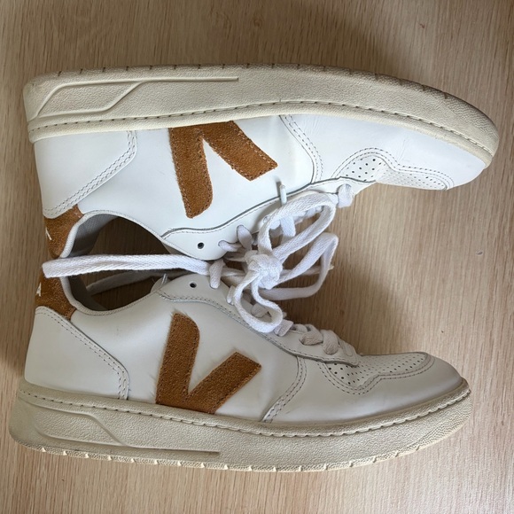 Veja V-10 Leather White Camel Sneakers 7 - Picture 5 of 14